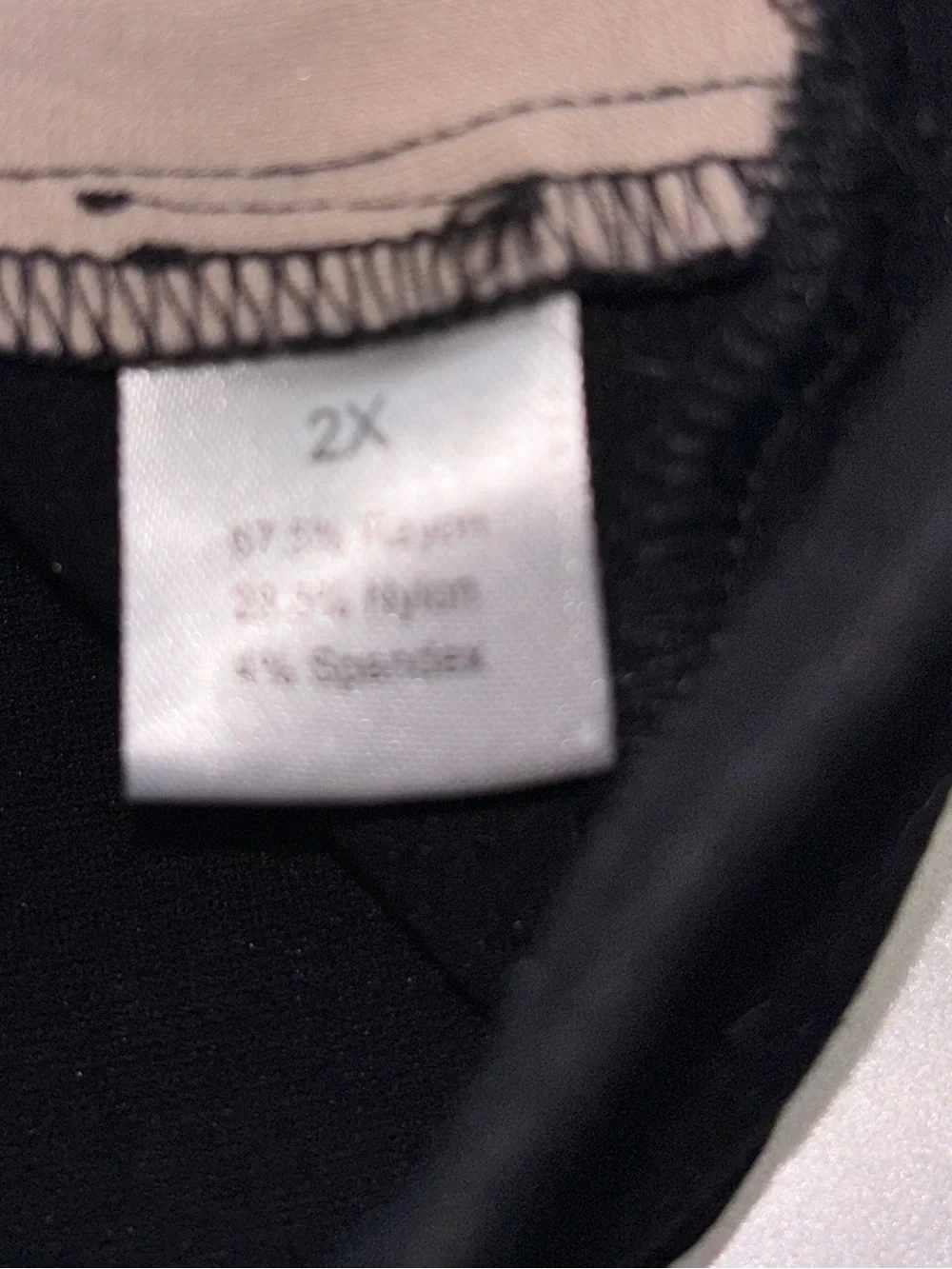 Have Plus 2x Black and Cream Colorblock Zip-Front Crop Top - Picture 3 of 5